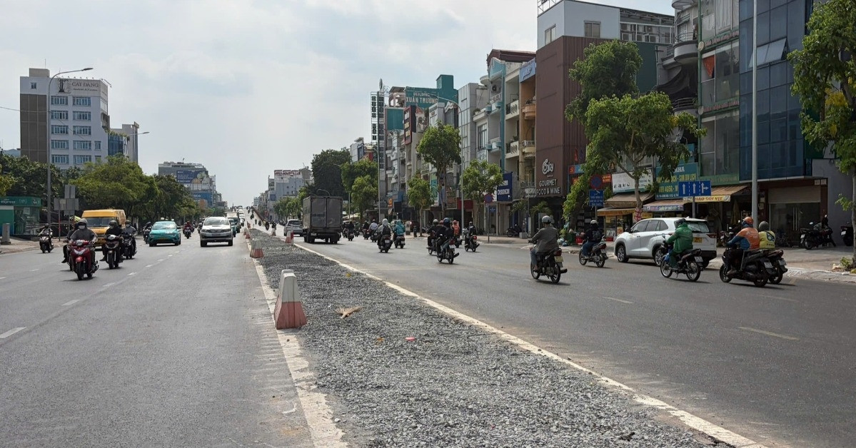 duong ket xe nhat tphcm la lam sau cuoc phau thuat xoa 3km dai phan cach 3410