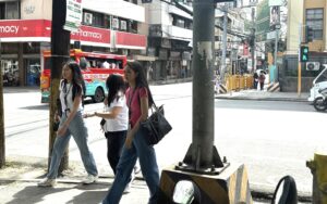 Philippines bác bỏ tin giả về phong tỏa Covid-19 và năng lượng 2 duong pho Philippines nguoi dan Philippines vov