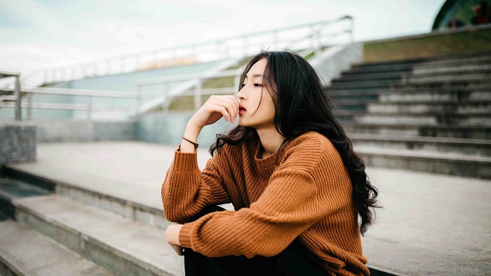 e6768f05fcf61c5b5a38572fb378751a co gai ton thuong mac ao len mau cam anthony tran