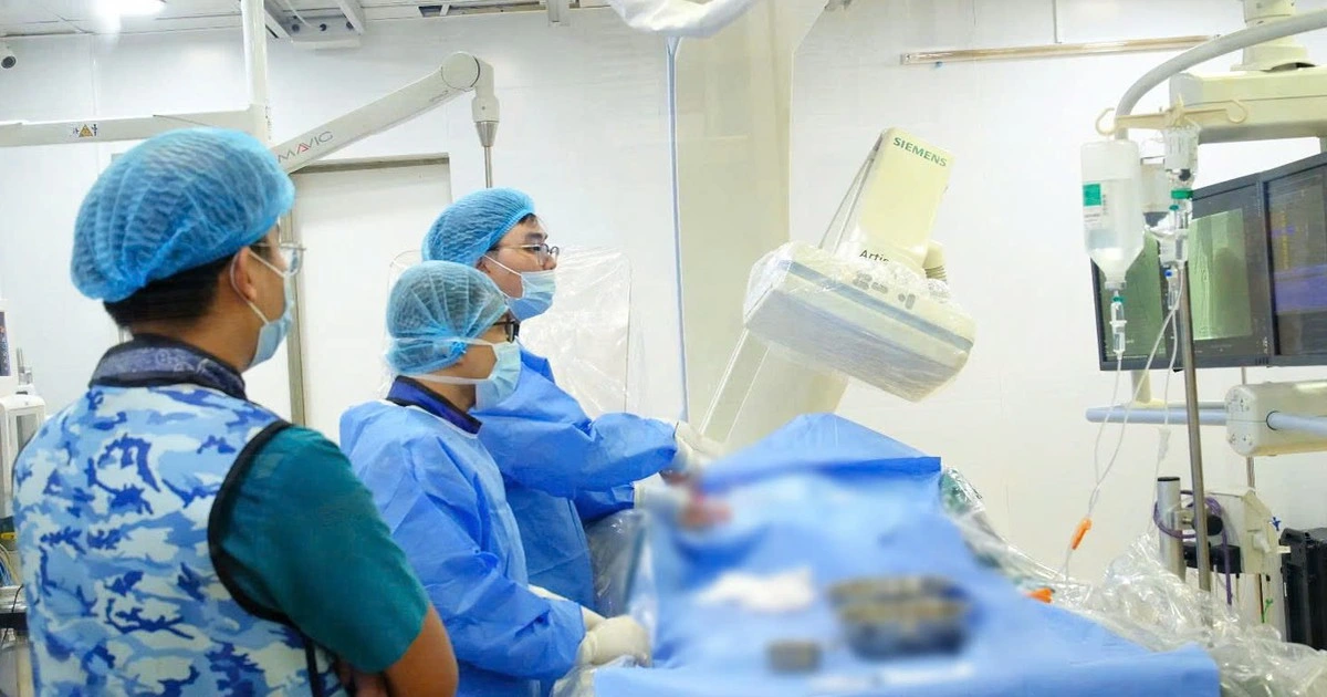 ekip benh vien tien hanh can thiep de cuu song benh nhan anh bvcc 1774173849059687479518 0 0 915 146