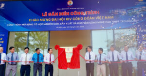 gan bien cong trinh chao mung dai hoi xiv cong doan viet nam tai vnpt technology 2640