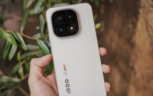 iQOO 16 lộ diện với màn hình Samsung 185Hz và camera 200MP: giá khởi điểm tăng vì chip nhớ đang “sốt” 3 genk iqoo 15 42 1761115290845681943647 72 143 1068 1736 crop 17748744093381127011822