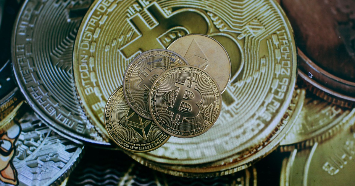 gia bitcoin hom nay thanh nien 1777163972316372676460 304 0 2632 4447 crop 1777163990348856002782.jp
