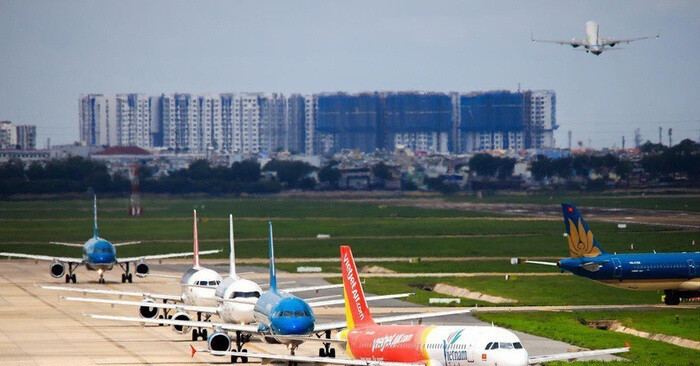 gia nhien lieu tang nong hang loat duong bay bi cat ve may bay sap tang 3403