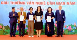 Giai Thuong Van Nghe Dan Gian Khong Tim Duoc Tac Pham De Trao Giai Nhat 976