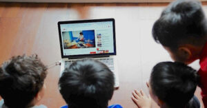 giao vien giao bai qua nhom facebook zalo cam tre dung mang xa hoi kieu gi 3157