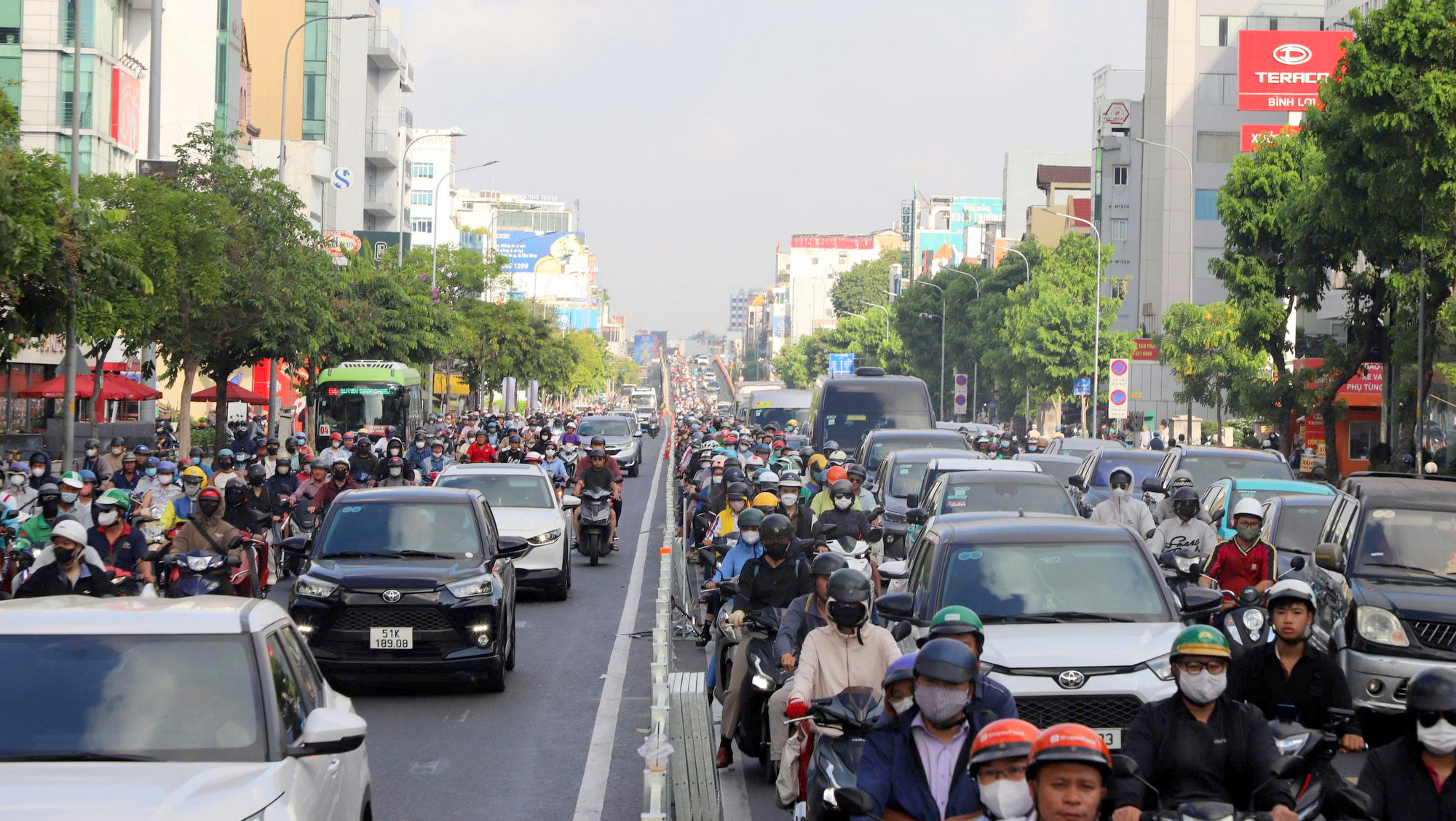 giao thong tren duong cong hoa ngay 14 5