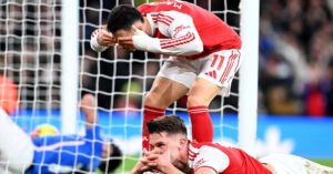 Gyokeres Lap Cu Dup Muon Arsenal Thang Hoanh Trang 20