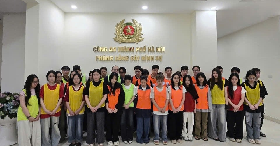 ha noi bat giam doc cong ty sinh nam 1995 va 17 nhan vien 656