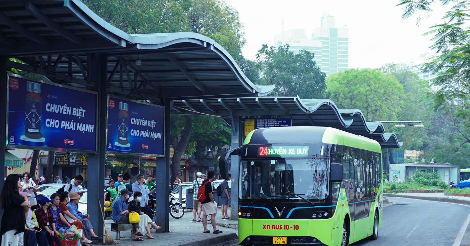 ha noi cam xe khach tren 16 cho bo tri 8 diem do xe vao lang bac dip le 1007