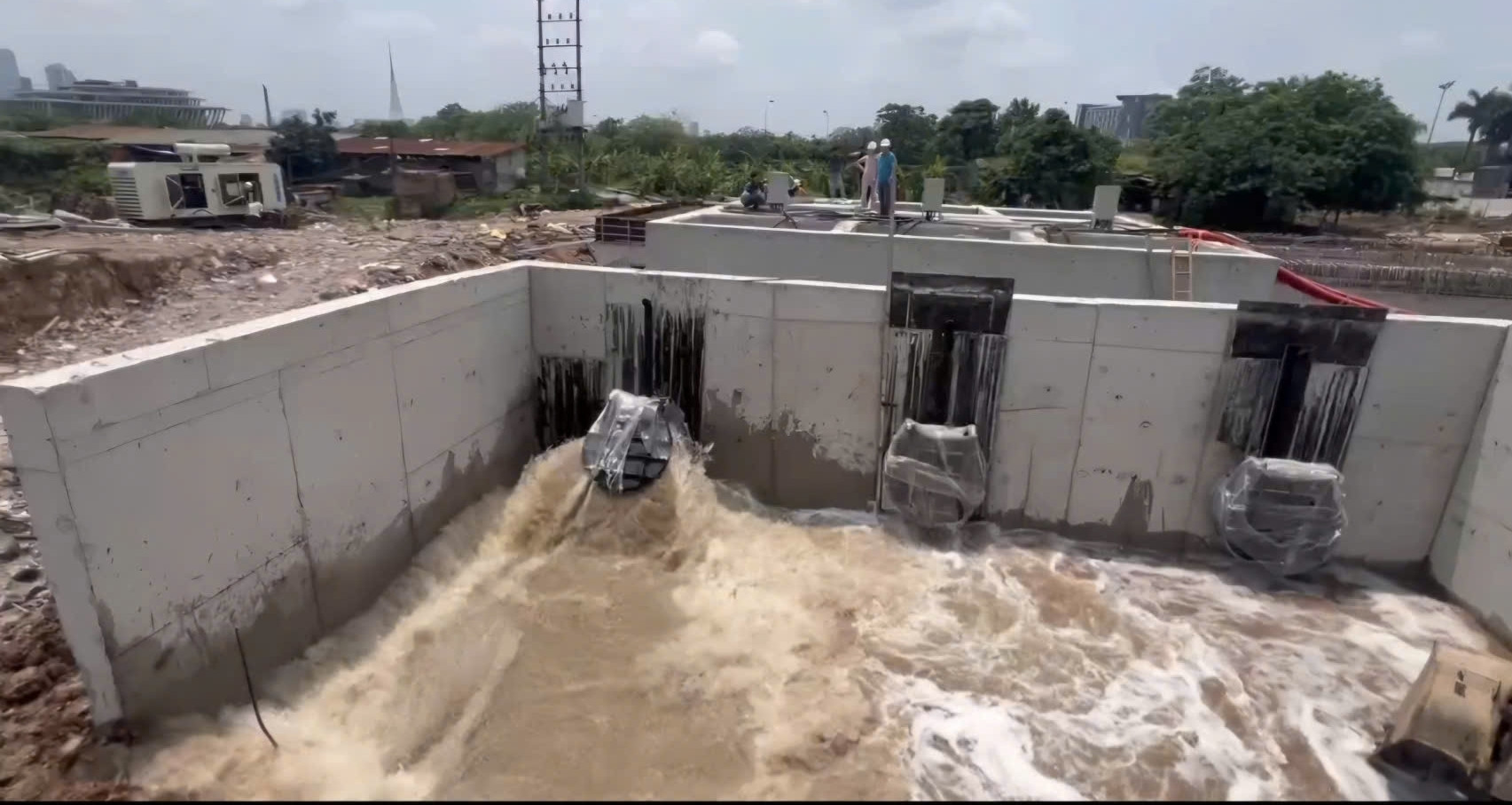 ha noi chay thu loat tram bom tang toc chong ngap truoc mua mua 2026 1092