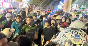 ha noi nu tai xe bi tan cong tren duong xuan thuy guc tai cho 2990