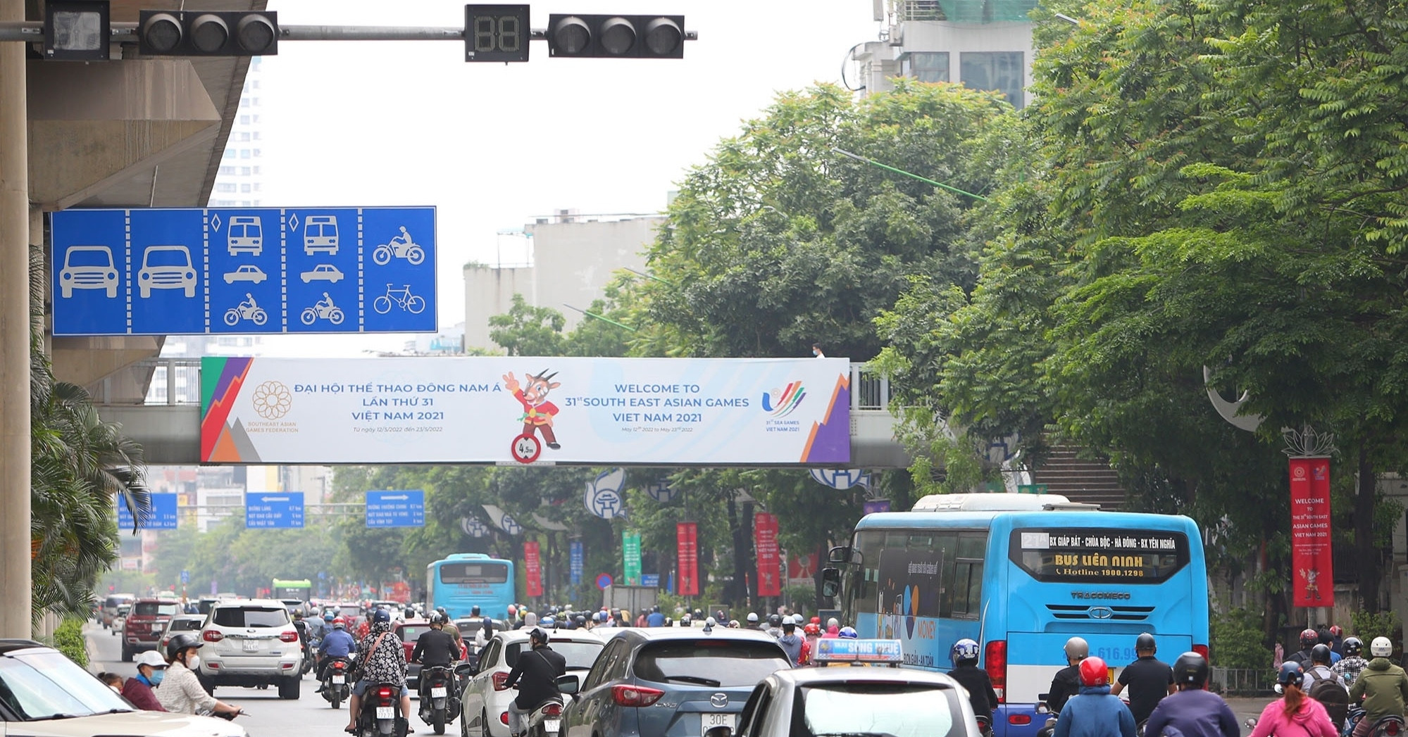 ha noi rao chan hon 1km duong nguyen trai de thi cong cong chong ngap 2656