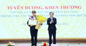 Ha Noi Tang Bang Khen Cho Quan Quan Olympia Tran Bui Bao Khanh 1955