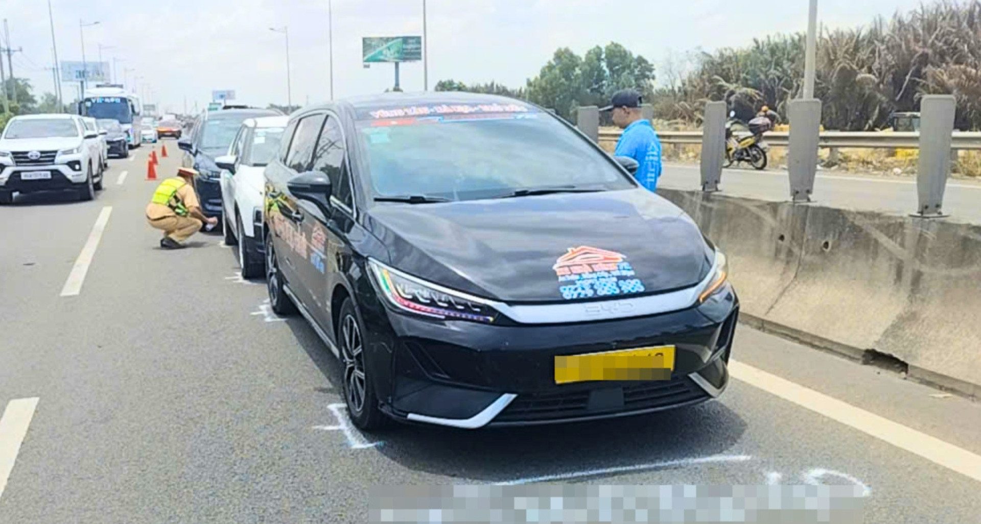 hai vu tai nan lien tiep tren cao toc huong ve tphcm un tac keo dai 8km 1038