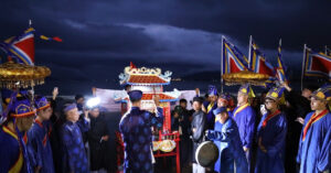 hang nghin nguoi do ve bien da nang du le hoi cau ngu 505