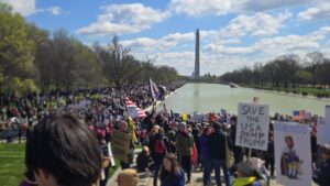 hang van nguoi tap trung tai khu vuc trung tam thu do washington de bieu tinh phan doi