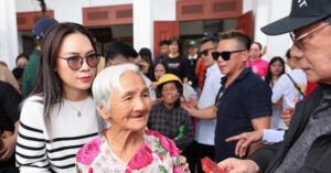 Hanh Dong Dep Cua Ca Si My Tam Ngay Sat Tet 1279