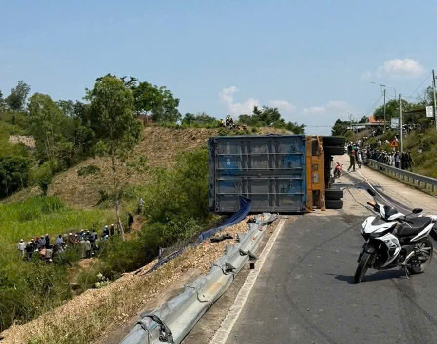 hien truong vu tai nan dac biet nghiem trong lam 3 nguoi tu vong