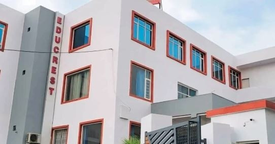 hieu truong truong quoc te bi bat vi gia mao chung nhan giao duc 2820