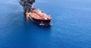 Tăng cường rà soát tàu thuyền Việt Nam, cảnh báo an toàn trên vùng biển Trung Đông 1 hinh anh tau mkd vyom gap nan theo reuters 1772458129449833693619 0 43 814 1345 crop 177245839693879