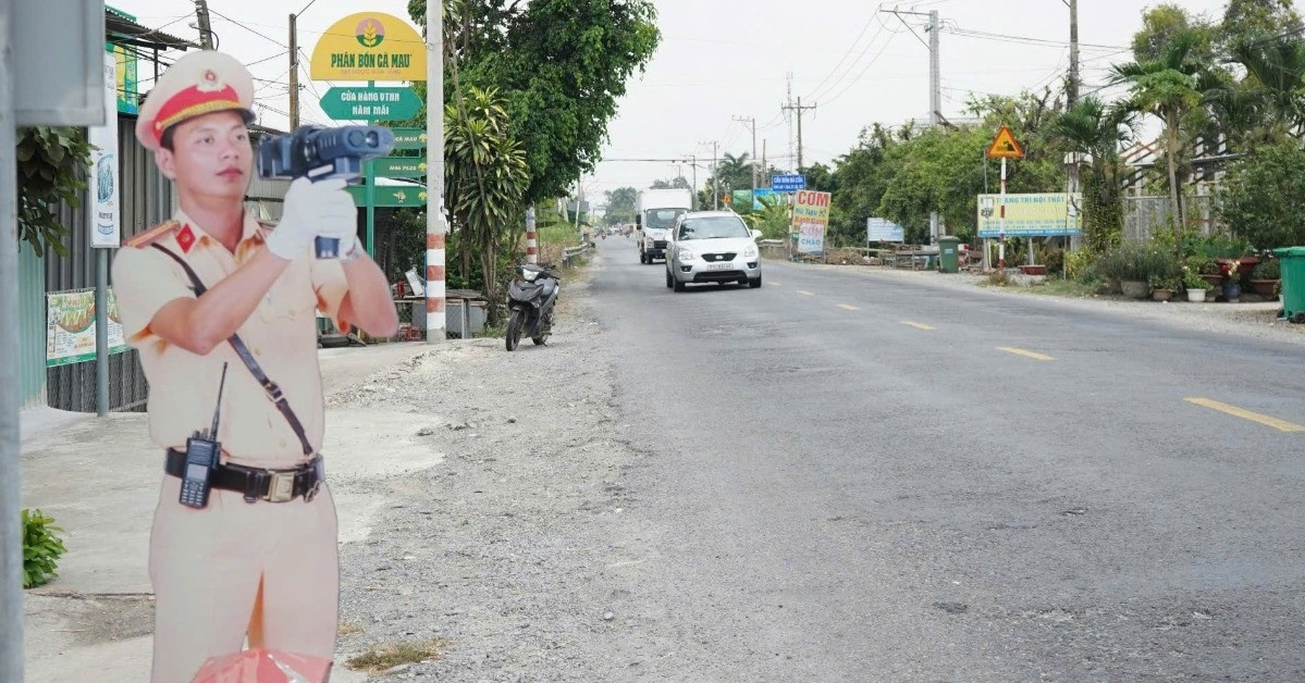 hinh nom csgt ban toc do xuat hien tai diem nong tai xe tu giac ham phanh 1692