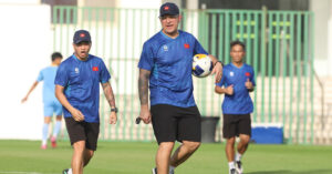 hlv cristiano roland yeu cau u17 viet nam choi don gian de thang uae 272