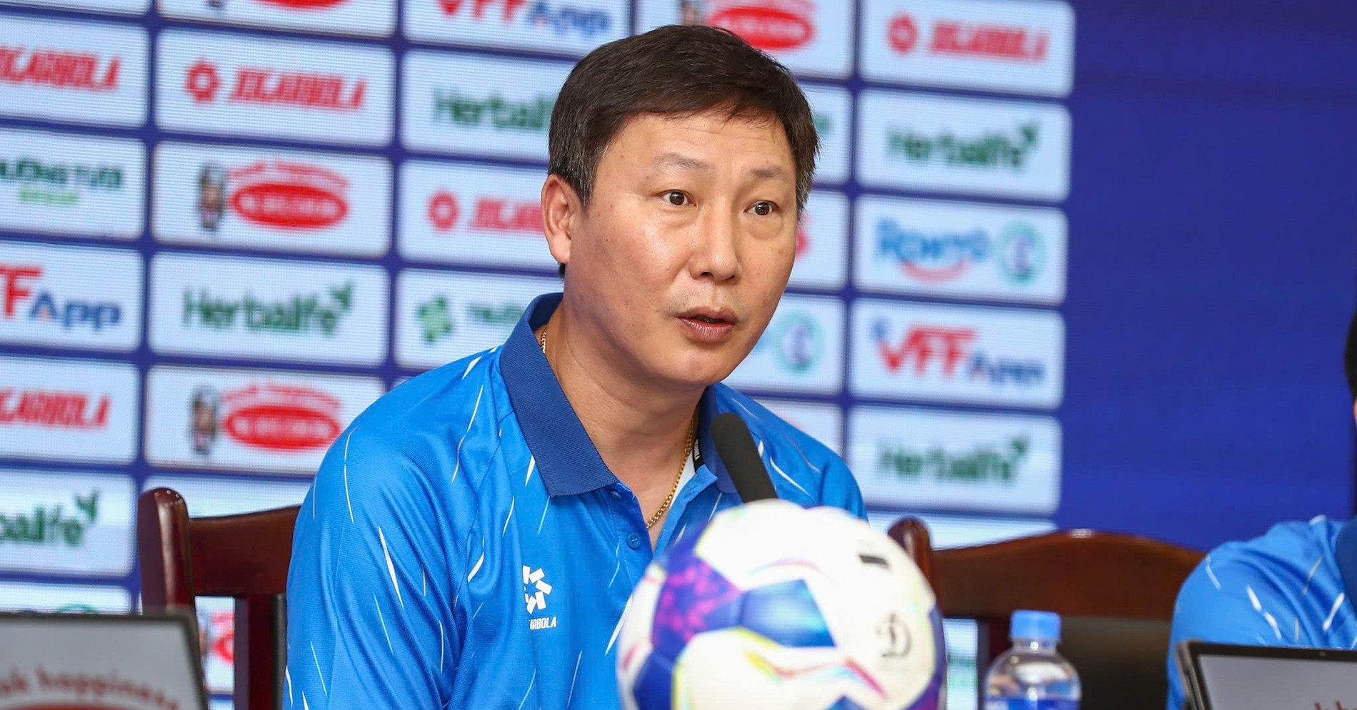 hlv kim sang sik noi dieu dac biet ve hoang hen xuan son 820