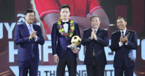 Hoàng Đức ủng hộ 100 triệu đồng cho học sinh nghèo hiếu học 1 hoang duc ung ho 100 trieu dong cho hoc sinh ngheo hieu hoc 1934