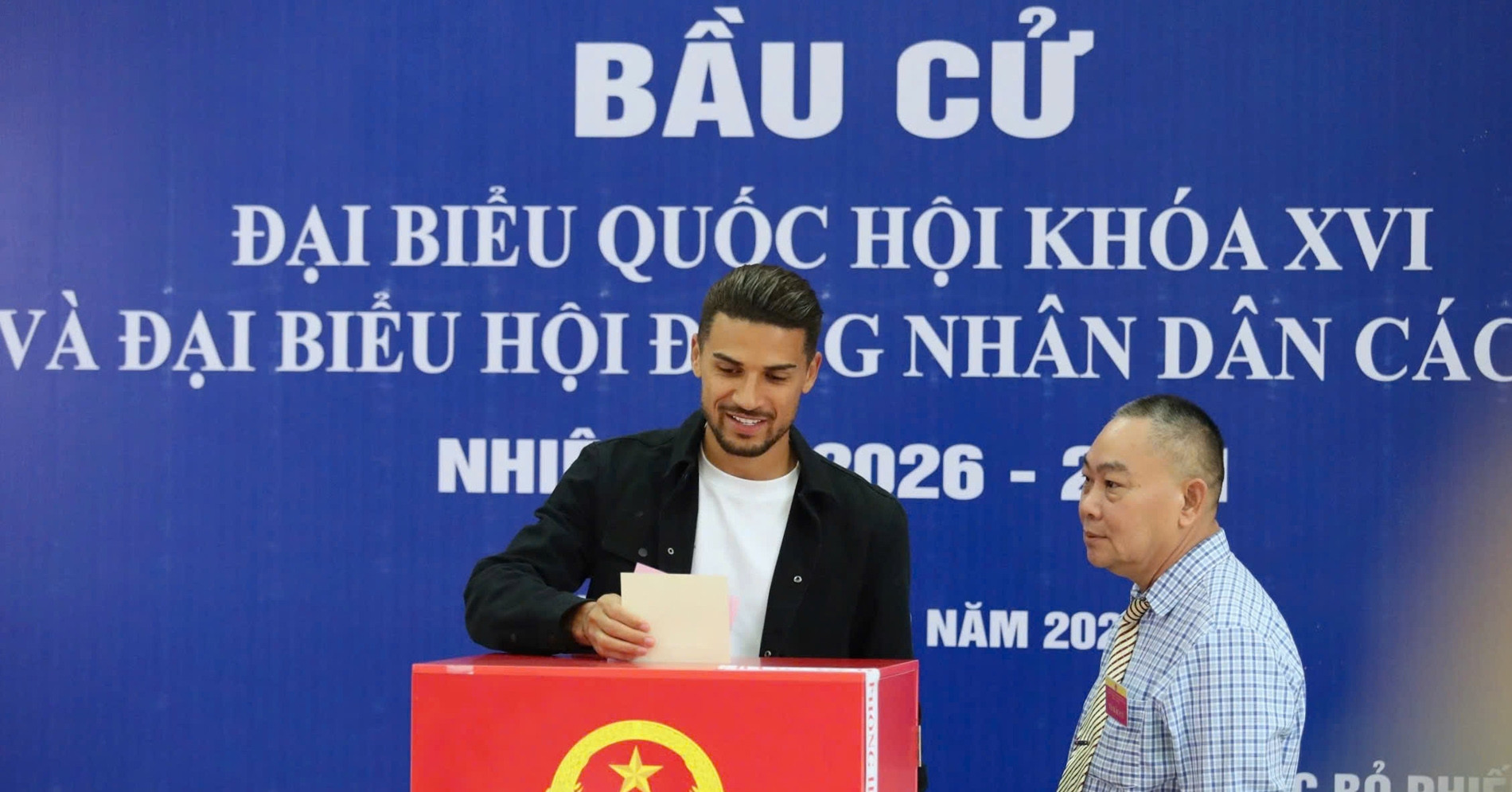 Hoang Hen Khuat Van Khang Ron Rang Di Bau Cu 1649