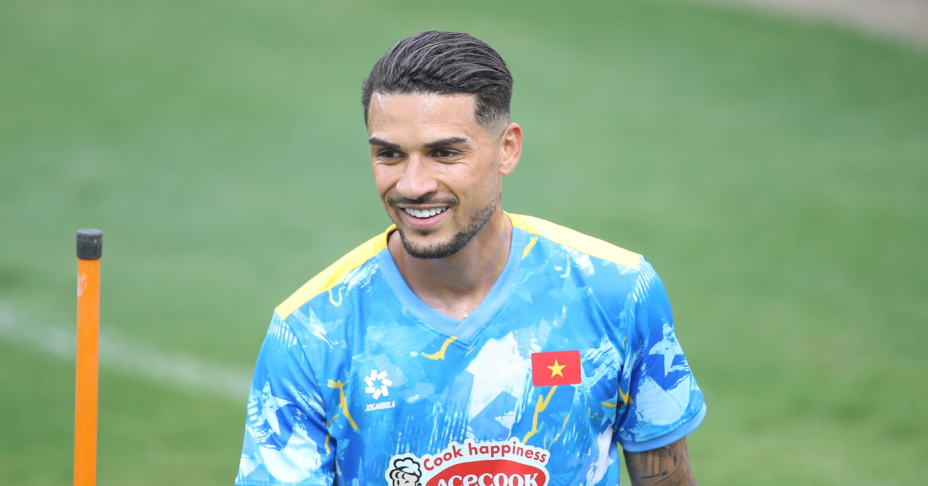 hoang hen noi loi xuc dong ngay ra mat tuyen viet nam 1414