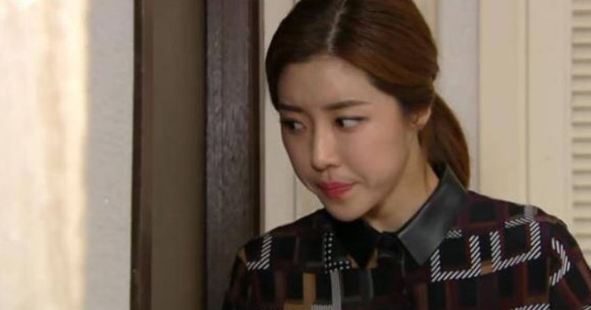 hoang hon voi nguoi giup viec hien lanh cham chi ban ngay nhung lai co hanh dong bi mat dang so vao