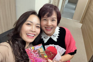 MC Diễm Quỳnh, Anh Tuấn VTV rộn ràng lì xì ngày đi làm đầu năm 2 hoangtrang diemquynh 808