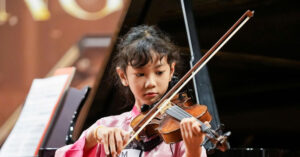 hoc sinh phenikaa school toa sang theo cach rieng 605