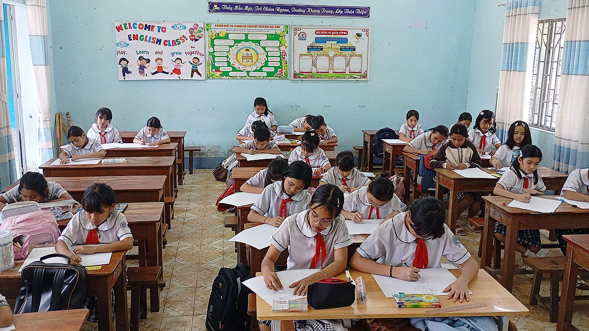 hoc sinh dan toc thieu so khu vuc phia nam tinh khanh hoa con nhieu kho khan