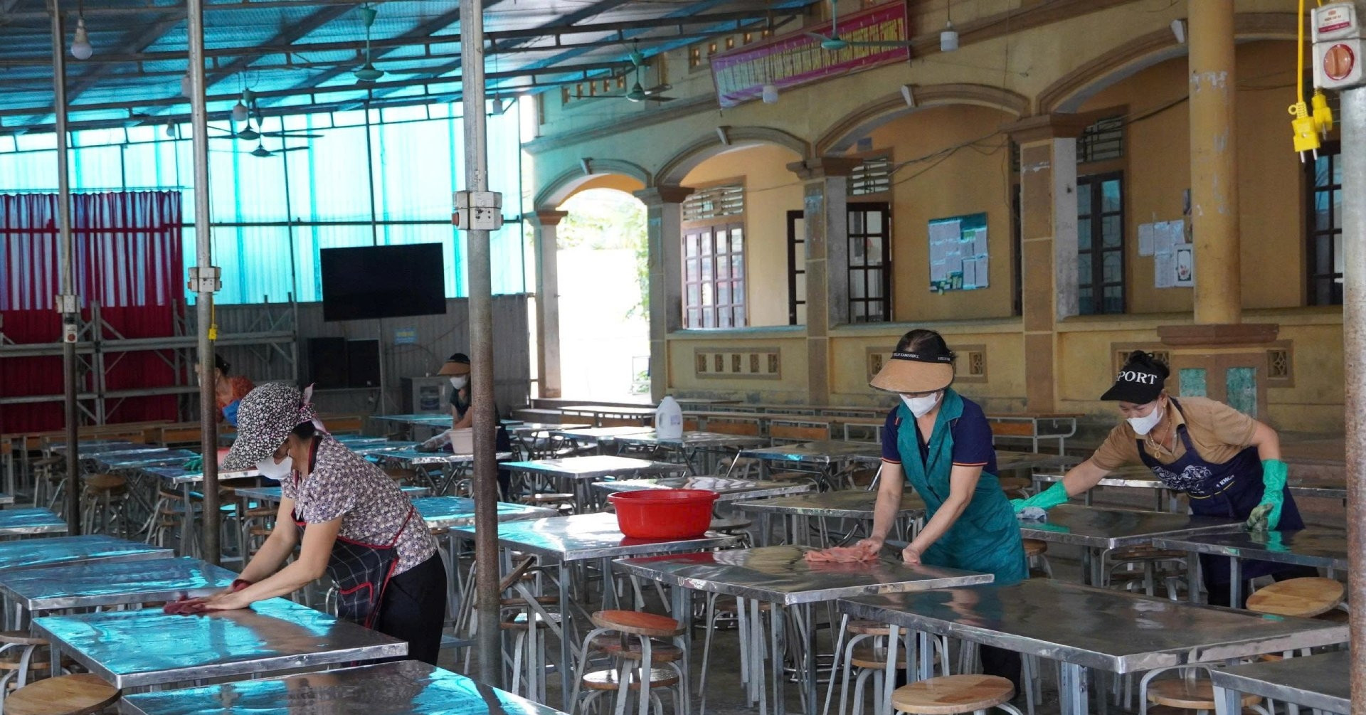 hon 160 hoc sinh mac cum a truong hoc o nghe an cho gan 400 em nghi hoc 1967