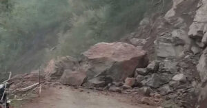 hon 2 van dan bi chia cat vi duong vao xa sat lo 1507