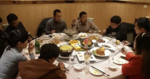 hop lop sau 20 nam toi hieu vi sao nhieu nguoi chon im lang va bien mat 347339d8ef2d45789aefab015a25