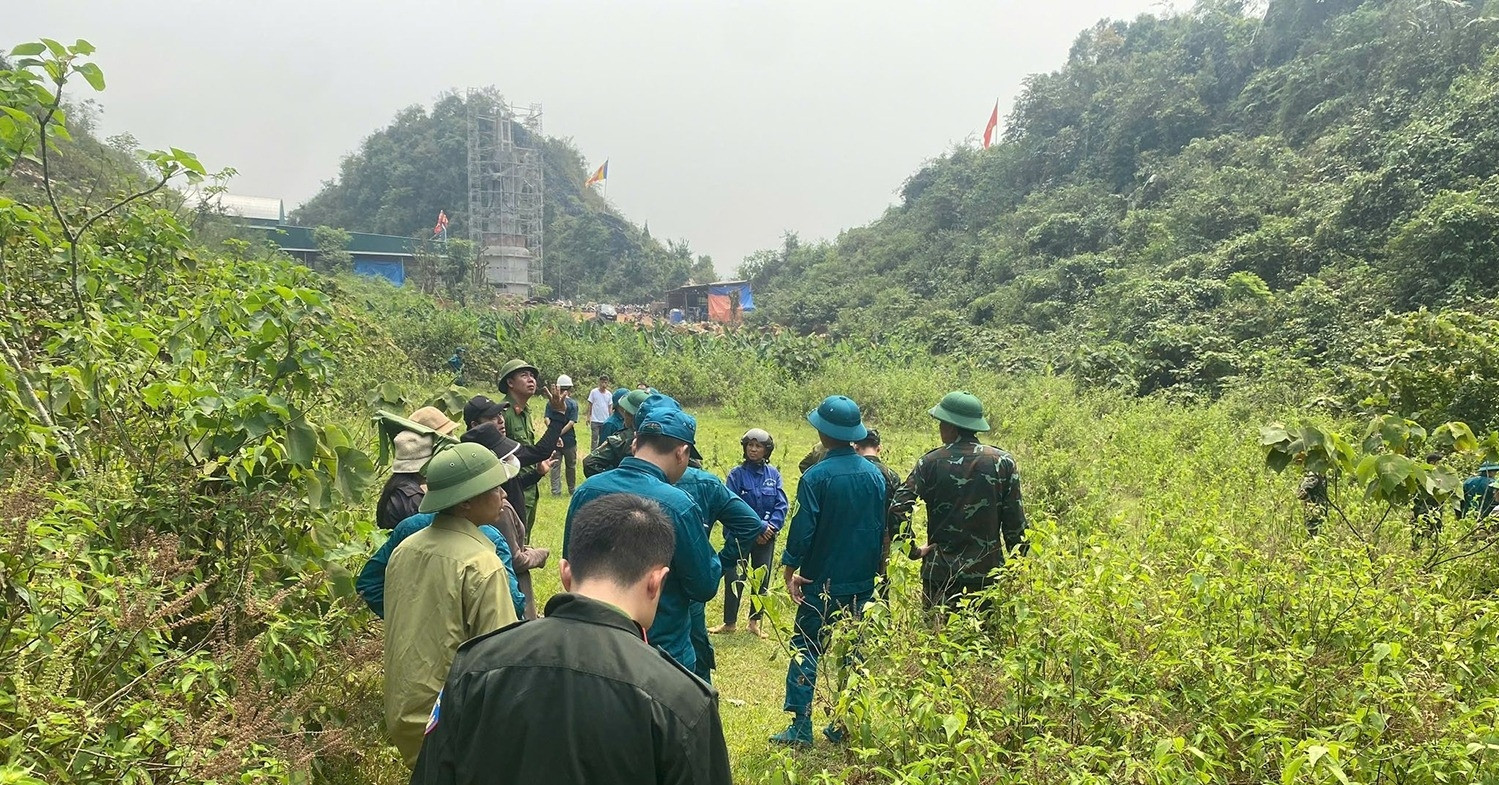 huy dong hon 200 nguoi dung flycam tim tho dieu khac mat tich bi an 949