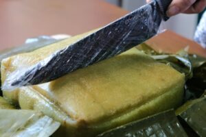 Mẹo cắt bánh chưng không dính dao, không cần dùng lạt 1 img1601 0918