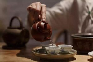 Vì sao rót trà phải cho cốc vào nước nóng trước? 1 img4153 2031