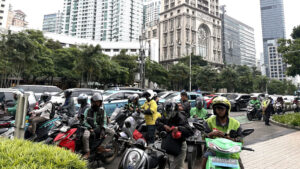 indonesia de xuat tro cap hang trieu xe may dien de giam nhap khau nhien lieu vov jakarta