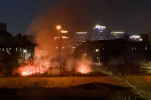 Toàn cảnh quốc tế sáng 7/4: Iran tấn công nơi trú ẩn của các sĩ quan Mỹ tại Kuwait 2 iran tan cong my reuters