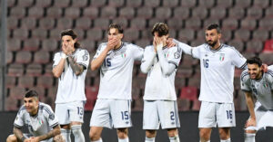 italia lan thu 3 lo world cup azzurri chim trong dia nguc 567