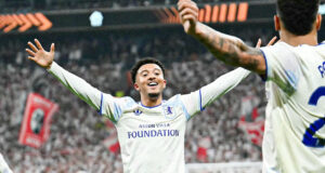 jadon sancho lap ky luc ngay aston villa di vao lich su 347