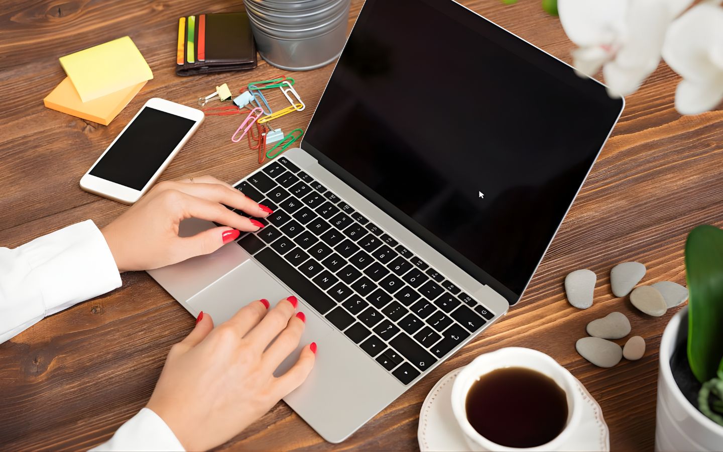 khac phuc may tinh bi den man hinh chi thay chuot 01