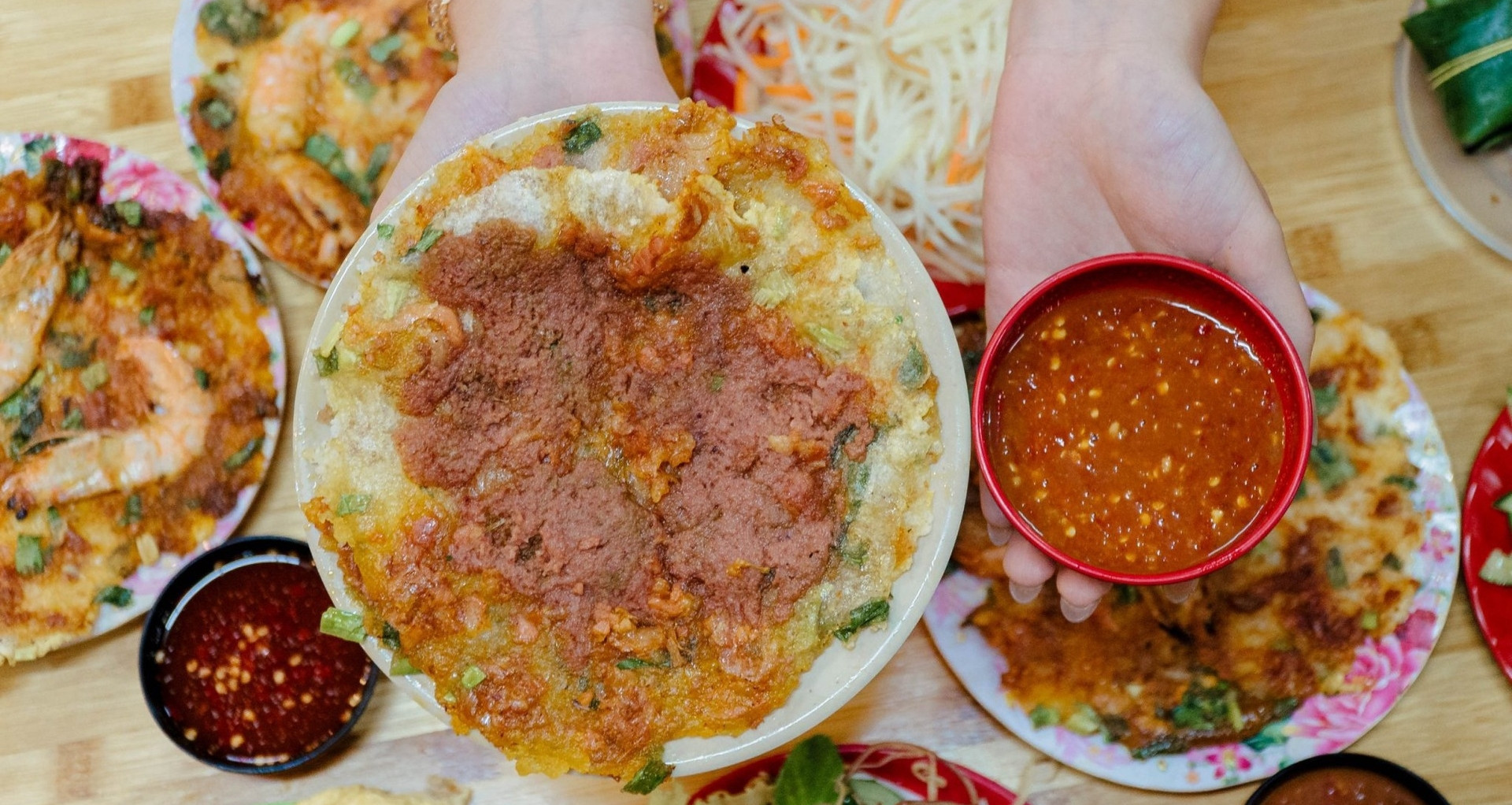 Khach My Ngo Ngang Voi Mon Dac San Viet Nam Thom Ngon Che Bien Chi 20 Giay 4870