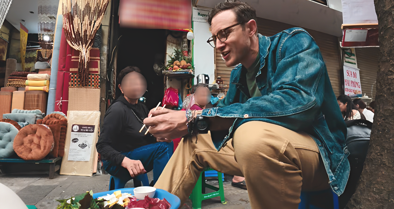 khach tay thu mon mat lanh gion san sat o via he ha noi khen ngon kho tin 1553