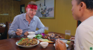 Khách Tây thử món thịt chuột 'khổng lồ' ở Hà Nội, khen ngon nhất từng ăn 1 khach tay thu mon thit chuot khong lo o ha noi khen ngon nhat tung an 1201