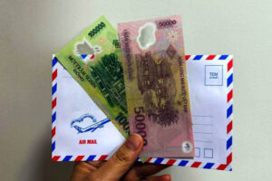 Khó chịu khi bóc phong bì hàng xóm mừng thọ bố, lời mẹ nói khiến con trai xấu hổ 1 kho chiu khi boc phong bi hang xom mung tho bo loi me noi khien con trai xau ho bcc73d7992224d499c49